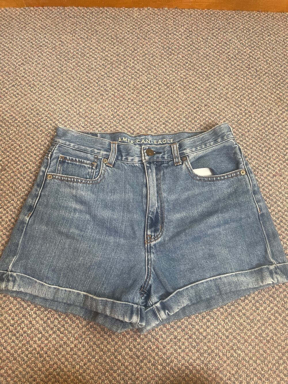 American Eagle Mom Short Medium Wash Size 6